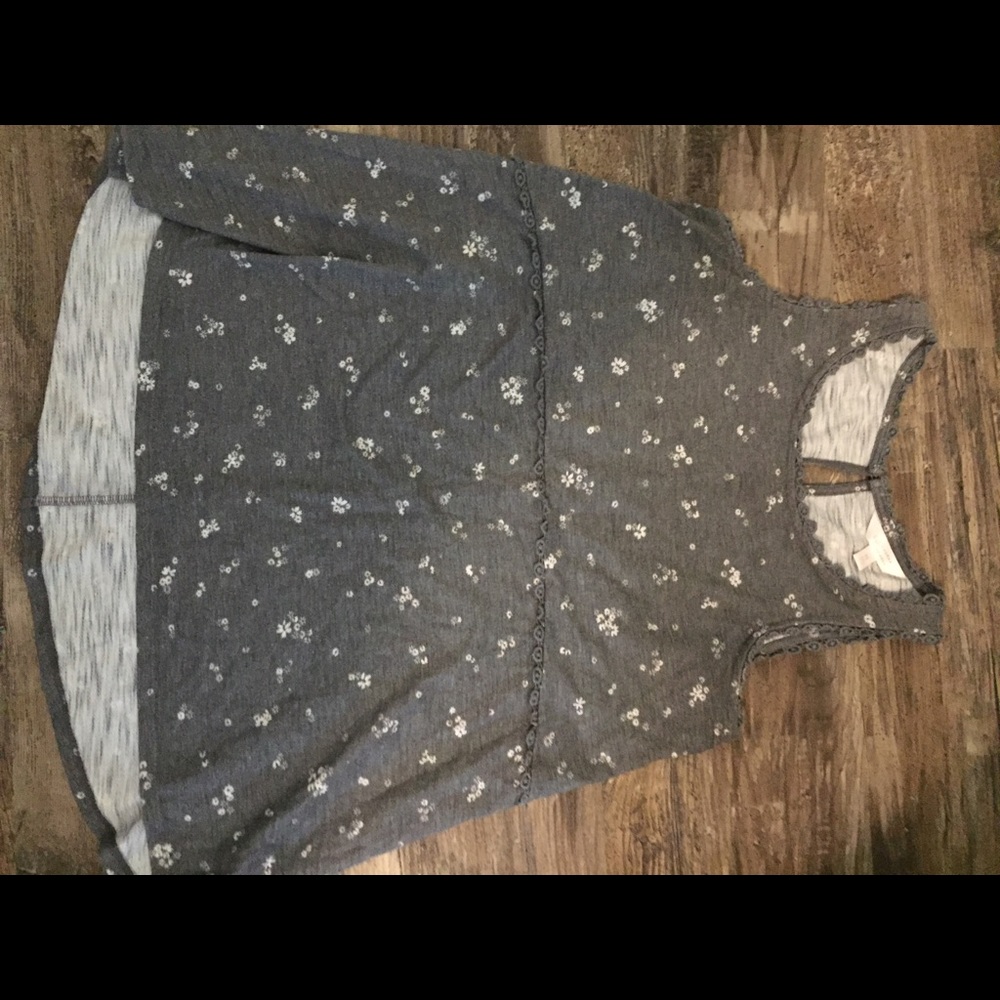 Women’s Sleeveless Blouse